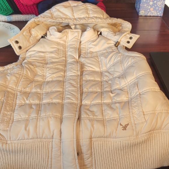 American Eagle Outfitters Cream Puffer Hooded Vest - Picture 2 of 11